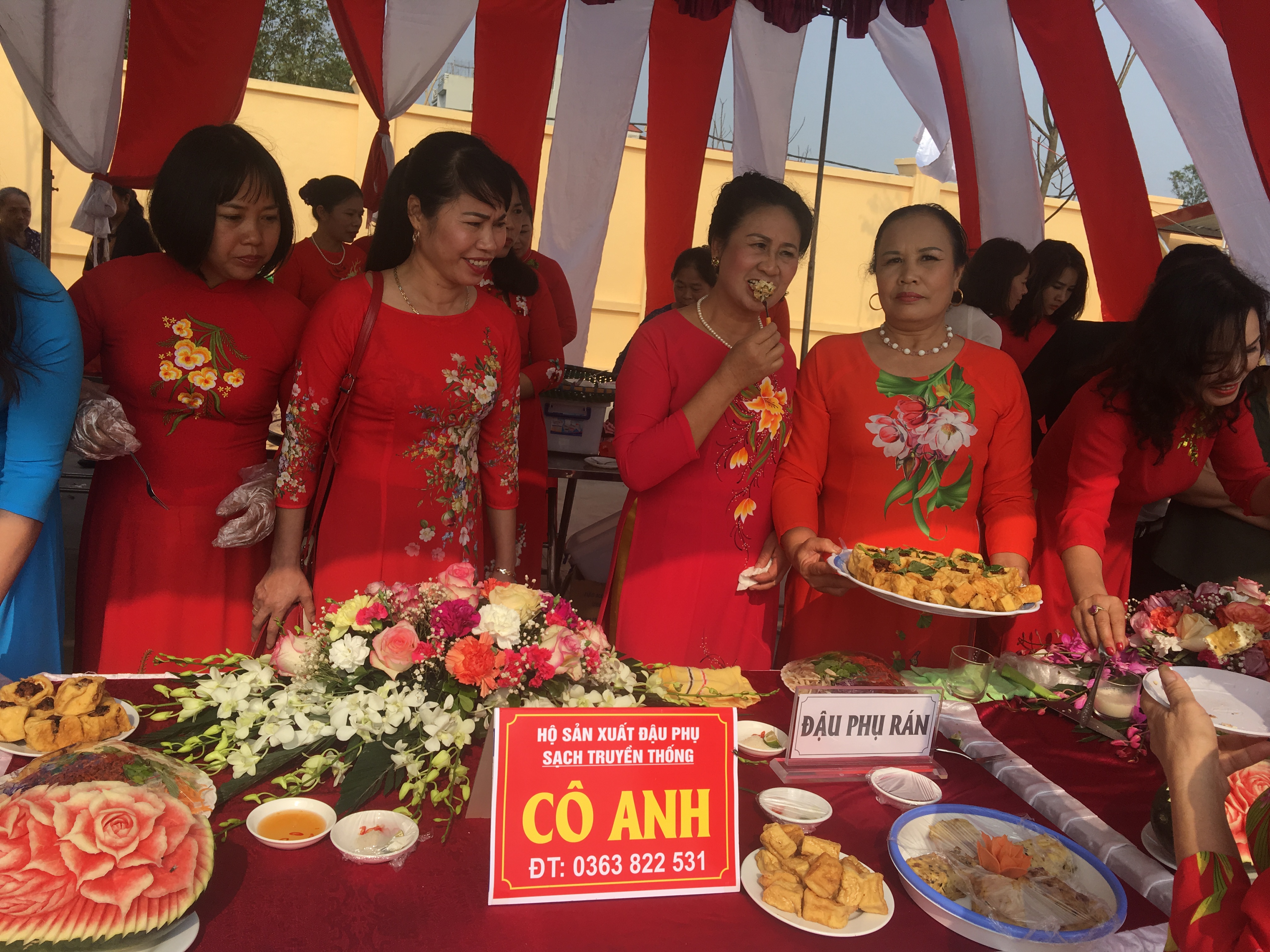Tại lễ đón nhận có diễn ra hoạt động giới thiệu sản phẩm đậu phụ làng Chài