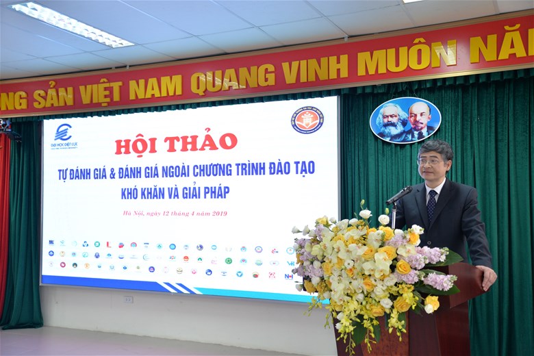 Ông Trương Huy Hoàng – Hiệu trưởng trường Đại học Điện lực phát biểu khai mạc hội thảo
