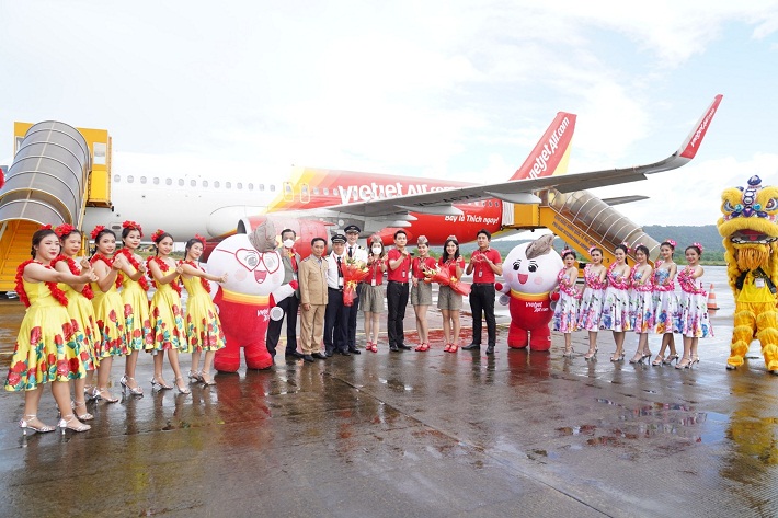 Với hành trình chỉ hơn 4 giờ bay, hành khách hài lòng với trải nghiệm bay và hào hứng trước sự chào đón nồng hậu của Phú Quốc
