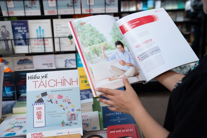 “Hiểu về tài chính – Cẩm nang quản lý tài chính thông minh” do Home Credit và Saigon Books cùng nhau hợp tác đầu tư và xuất bản.