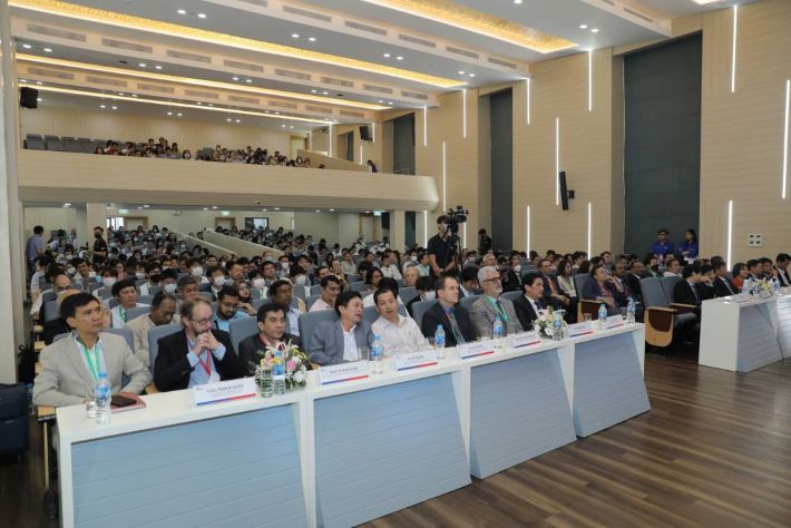 Hội nghị đã thu hút hơn 800 nhà nghiên cứu, giảng viên và sinh viên quan tâm đến khoa học