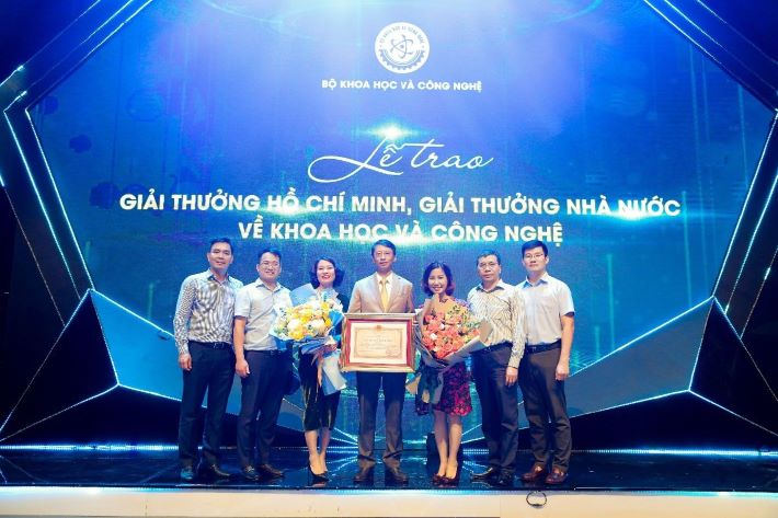 Tổng Giám đốc Trần Hồng Nam chia vui cùng CBNV PVEP tại Lễ trao giải