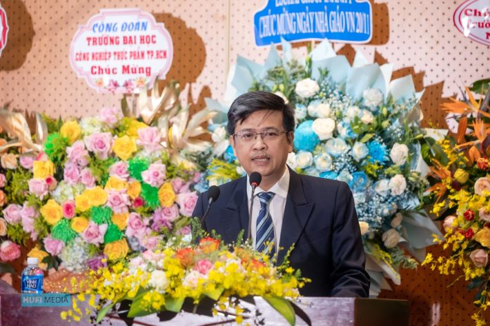TS. Thái Doãn Thanh - Phó Hiệu trưởng Nhà trường phát biểu tại buổi lễ