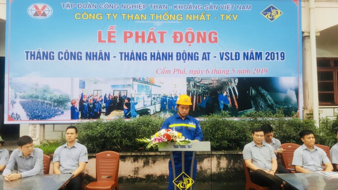 Quản đốc PX KT 5 Dương Văn Nhất phát biểu hưởng ứng quyết tâm