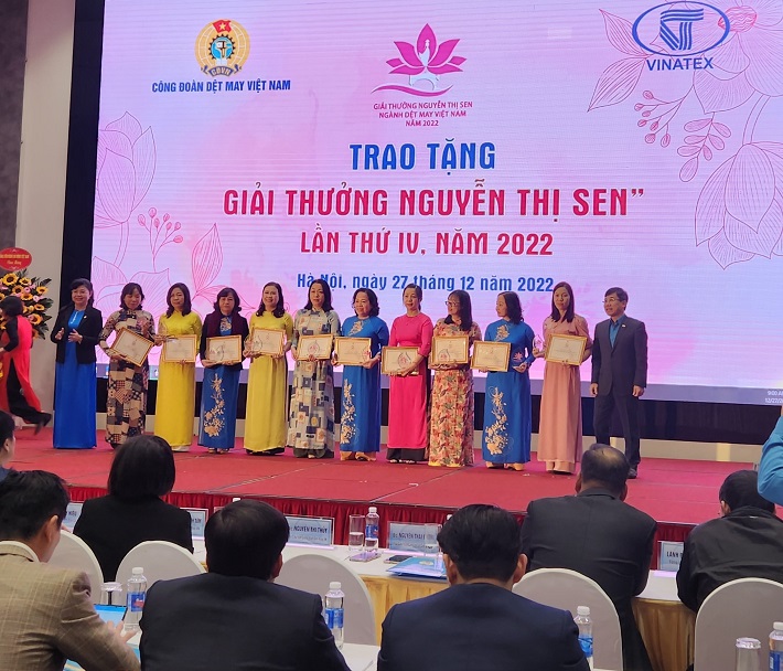 Trao giải thưởng Nguyễn Thị Sen cho các nữ cán bộ xuất sắc của Công đoàn DMVN