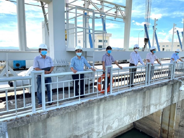 đoàn công tác kiểm tra tại thủy điện Sông Ba Hạ