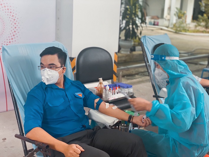 cán bộ công nhân viên EVNGENCO2 tham gia hiến máu