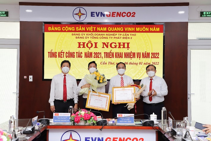 Đảng ủy EVNGENCO2 trao thưởng cho 2 đơn vị tiêu biểu