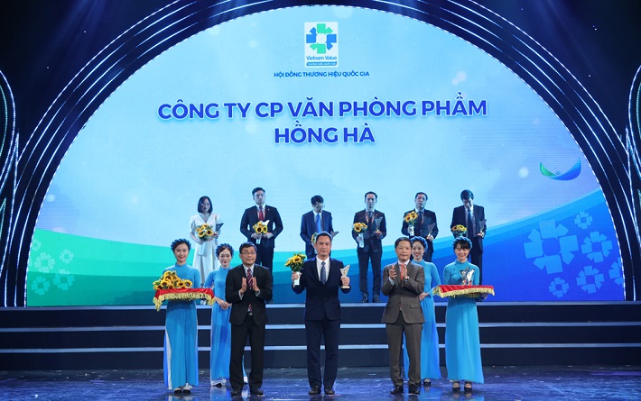 tổng giám đốc VPP Hồng Hà nhận thương hiệu quốc gia năm 2020