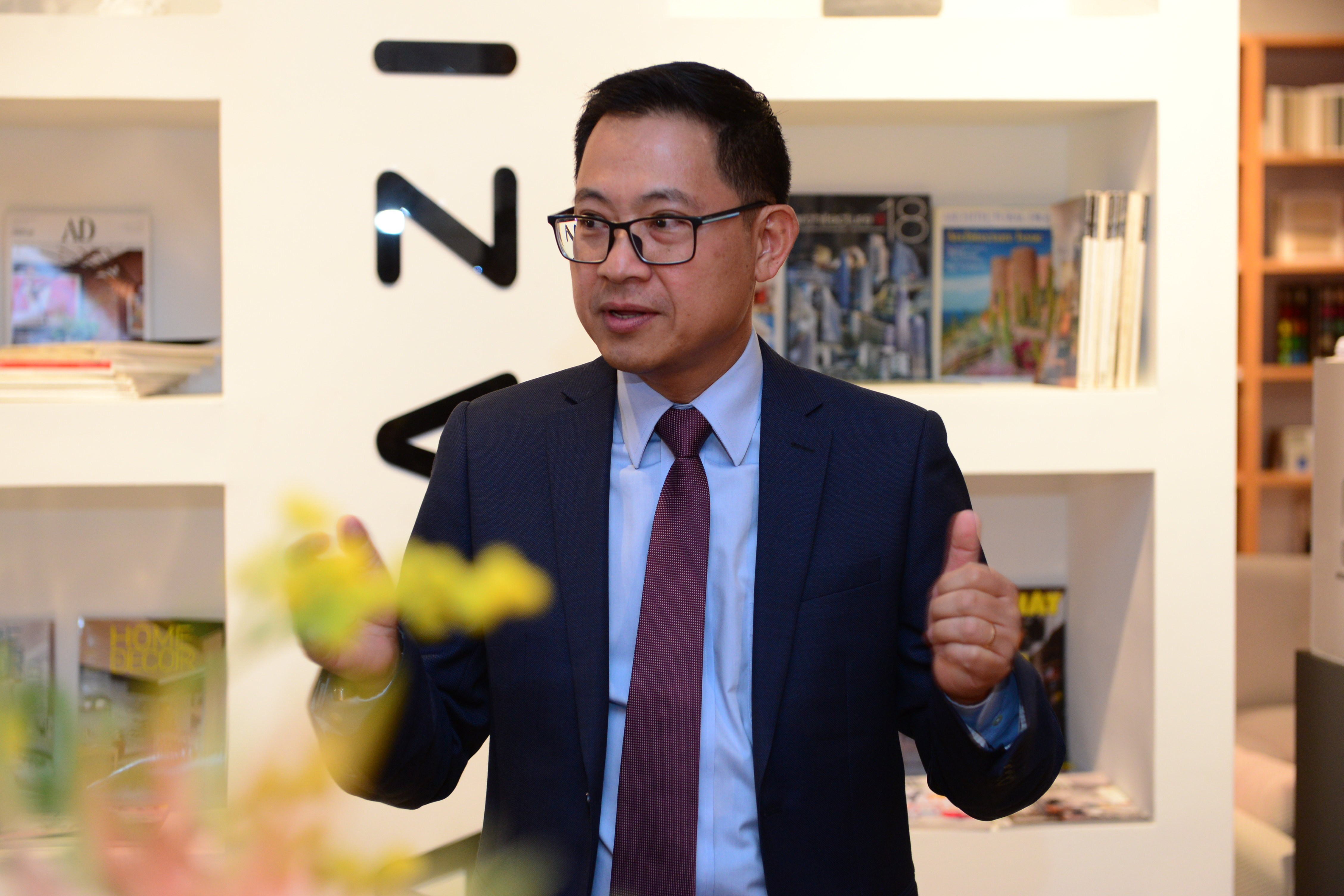 CEO AKA– Ông Lý Quí Trung chia sẻ thông tin tại buổi khai trương