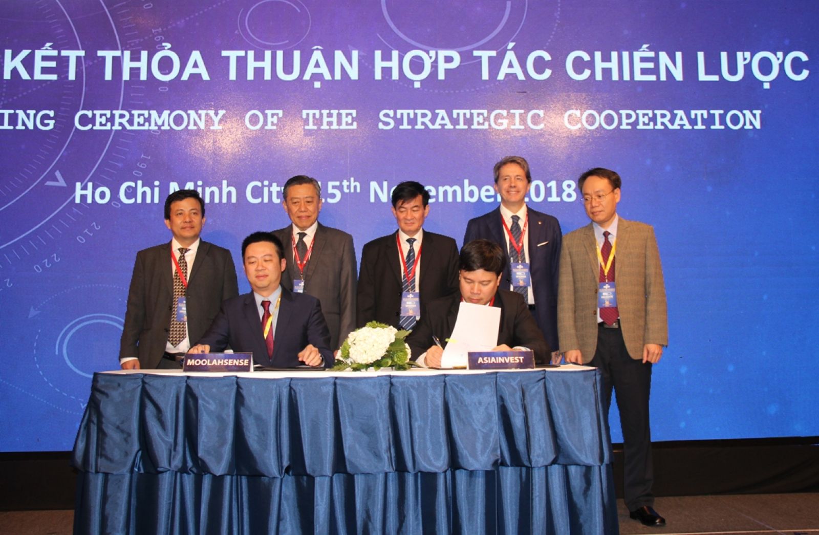 Lễ ký Thỏa thuận hợp tác giữa Tập đoàn AsiaInvest và MoolahSense, nhằm đáp ứng nhanh nhu cầu vay vốn của doanh nghiệp vừa và nhỏ tại Việt Nam.