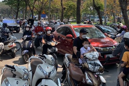 Hanoi tren banh xe anh 2