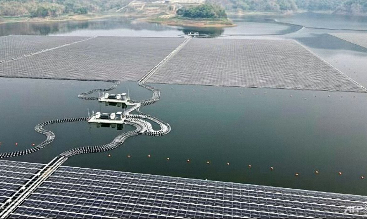 Nhà máy điện Mặt trời nổi lớn nhất Đông Nam