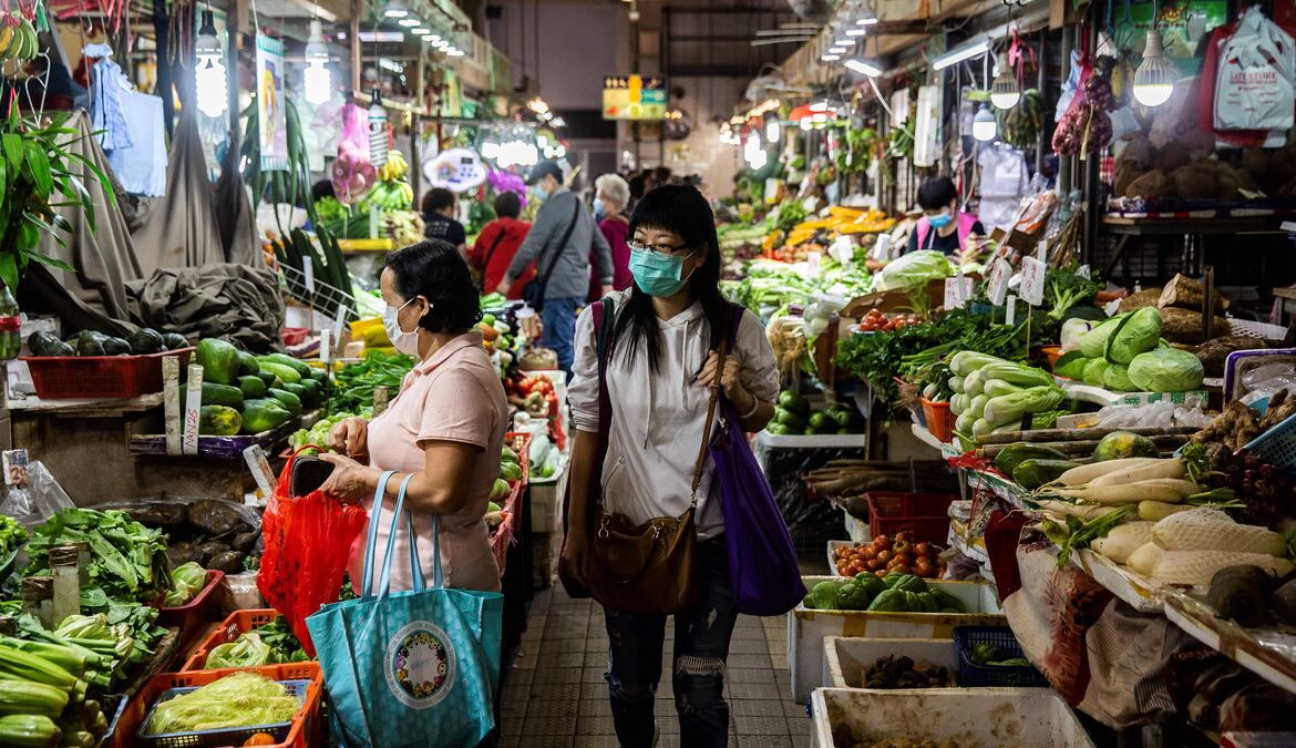Singapore: Phai nhạt truyền thống dưới mái chợ  