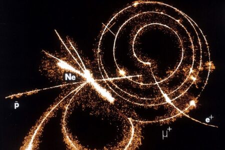 Đề xuất một dạng vật lý mới để giải thích phân rã của hạt hạ nguyên tử
