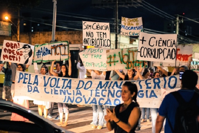Khoa học Brazil – Tương lai không xác định