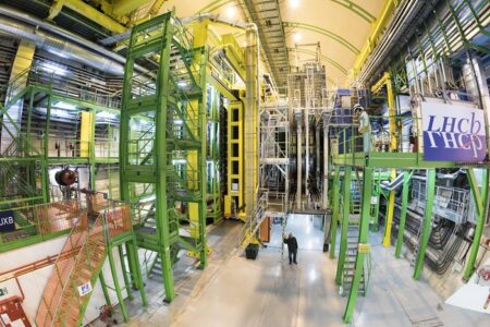Hạt “lạ” chưa từng được quan sát trước đây tại CERN