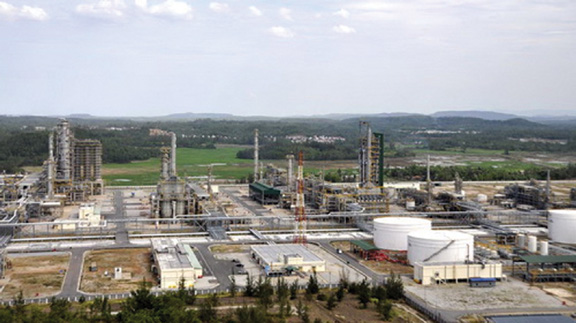 Nhà máy lọc dầu Dung Quất chính thức đi vào hoạt động