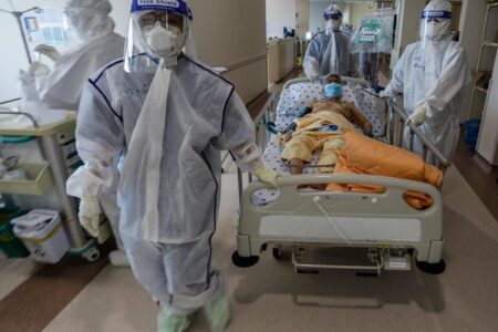 Bệnh viện tư điều trị COVID theo yêu cầu: Giúp giảm áp lực hệ thống y tế công