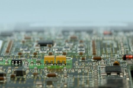 Transistor kiểu mới bằng graphene làm máy vi tính chạy nhanh hơn 1000 lần