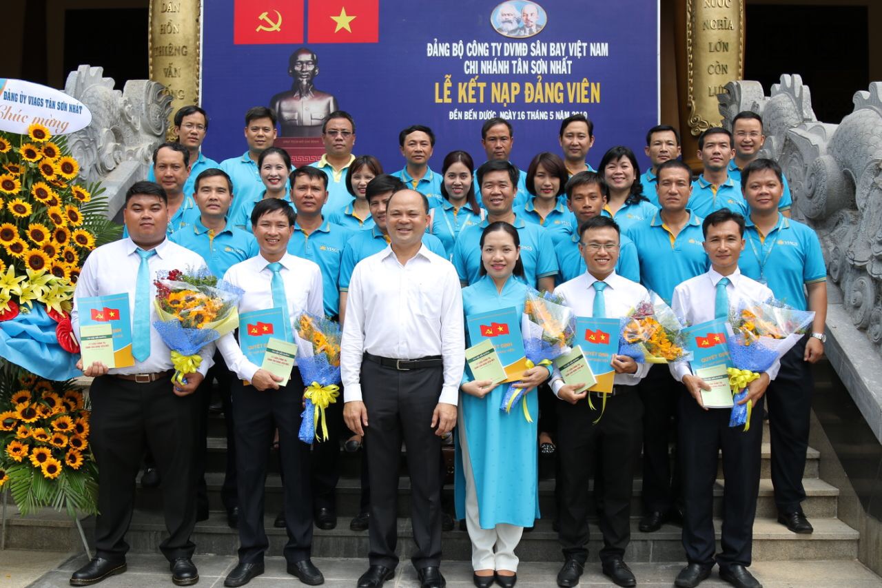 VIAGS TÂN SƠN NHẤT TỔ CHỨC LỄ KẾT NẠP ĐẢNG VIÊN NHÂN DỊP KỶ NIỆM NGÀY SINH CHỦ TỊCH HỒ CHÍ MINH