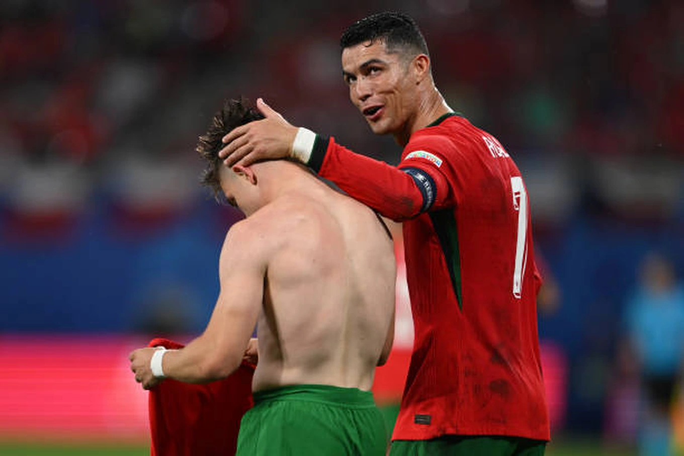 C.Ronaldo thi đấu vô duyên, Bồ Đào Nha ngược dòng chiến thắng nghẹt thở