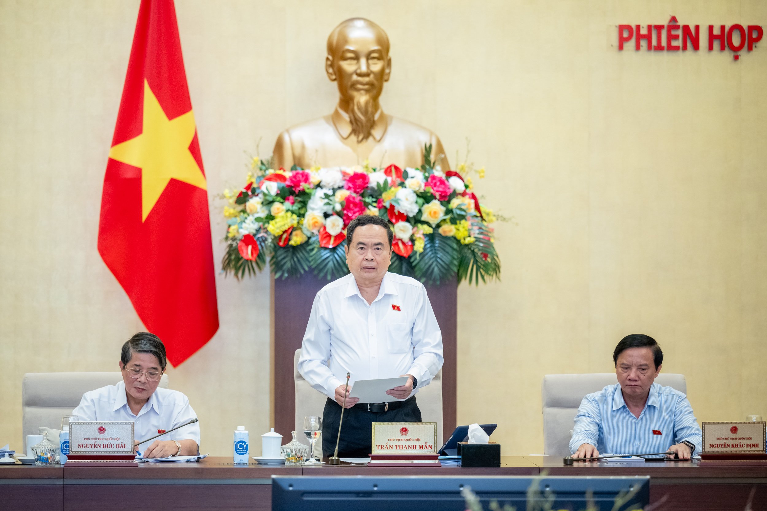 対話 国会常任委員会第34回会議閉会（写真2）。