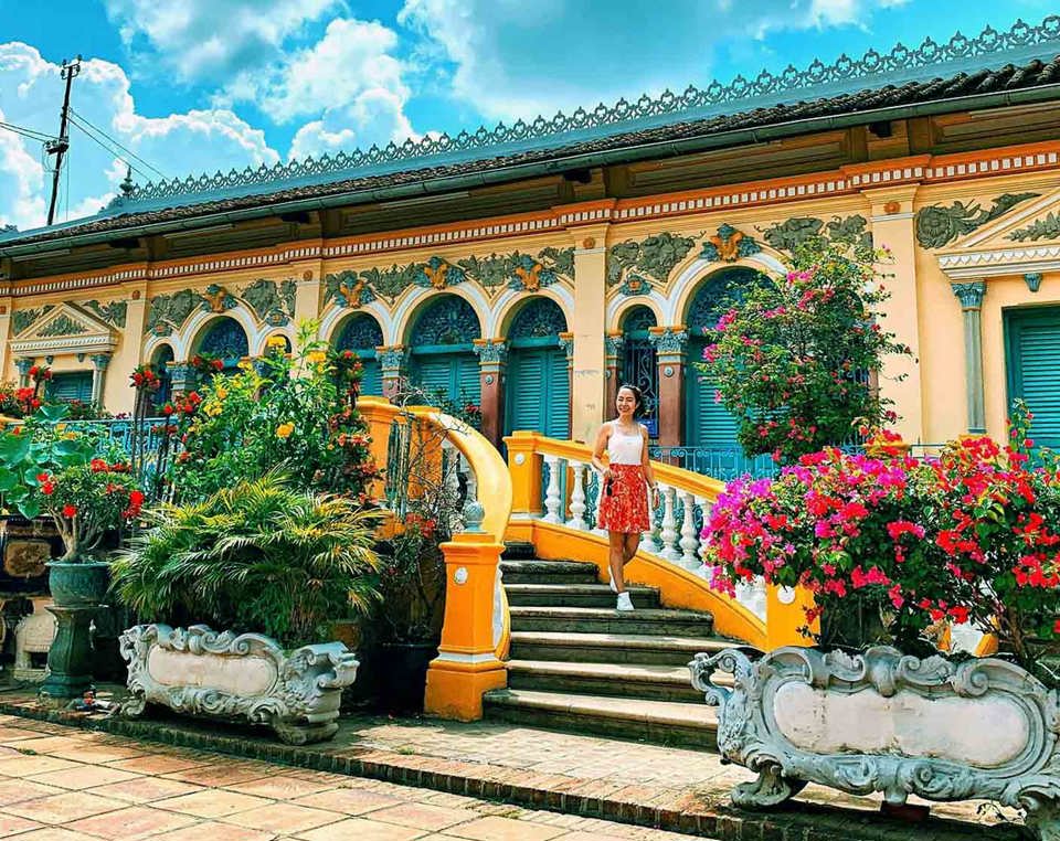 Touristen besuchen das alte Haus Binh Thuy (Can Tho). Foto: Hoai Nam