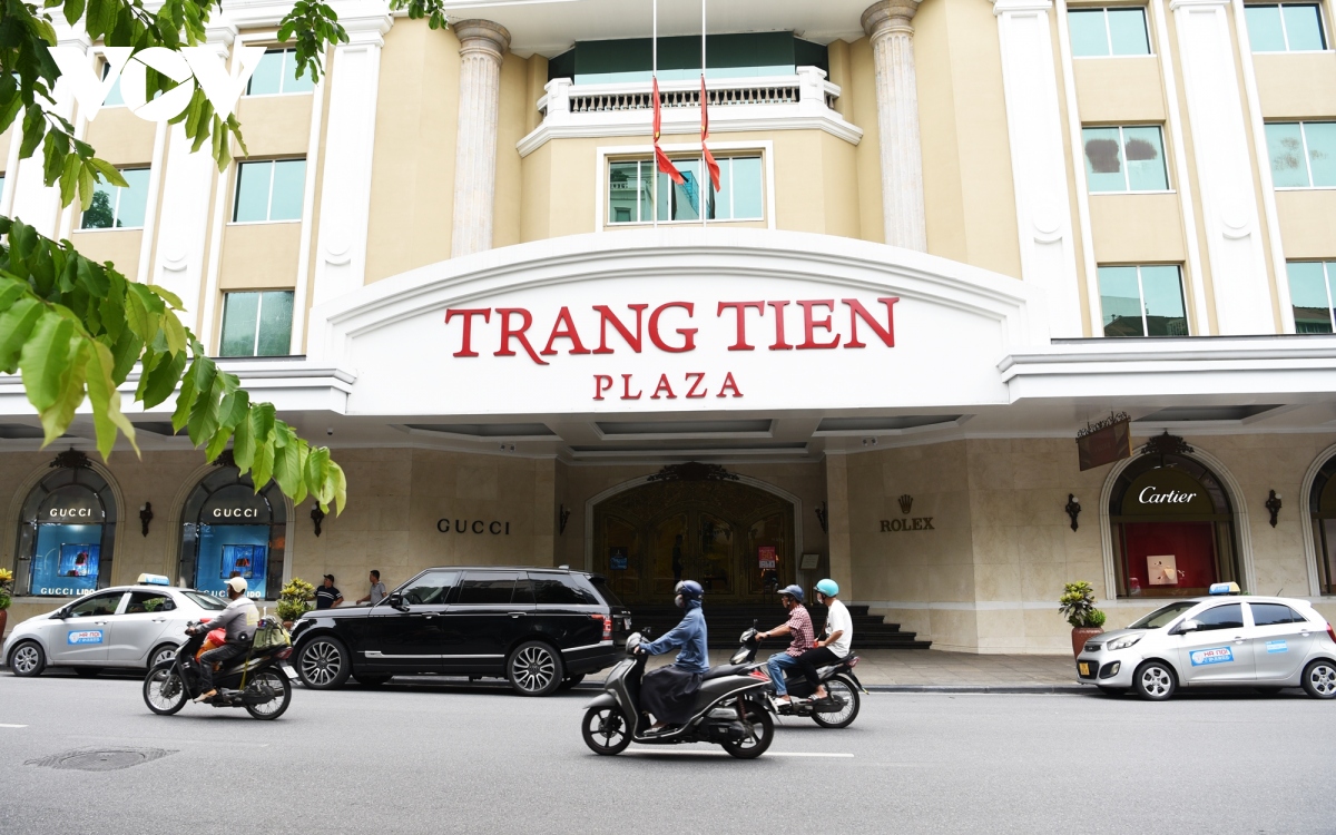 ha noi nhieu noi treo co ru truoc ngay quoc tang tong bi thu nguyen phu trong hinh anh 9