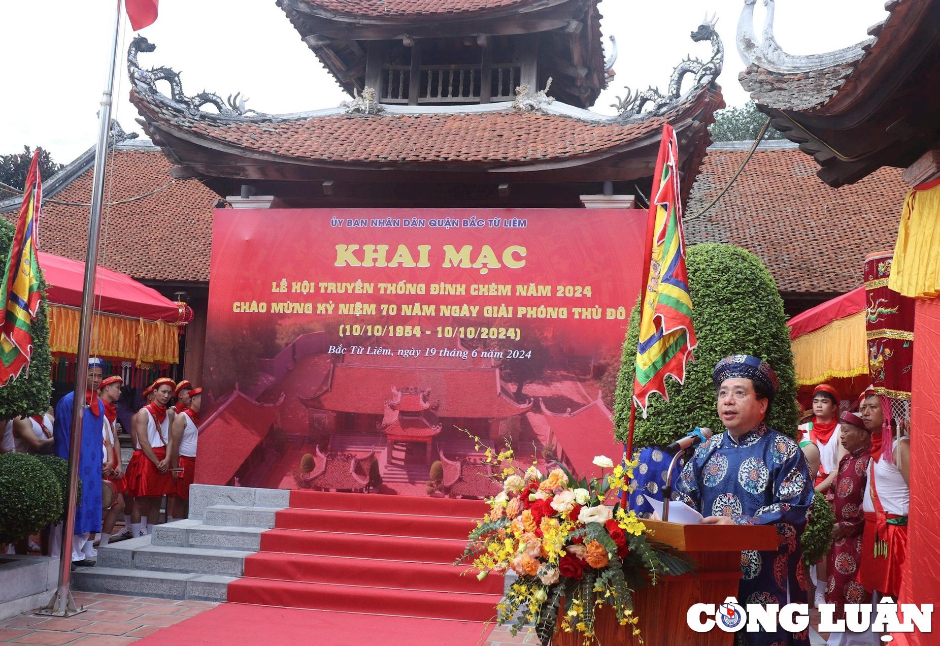 Hanoi: muchas actividades especiales en el festival tradicional de Dinh Chem, foto 1