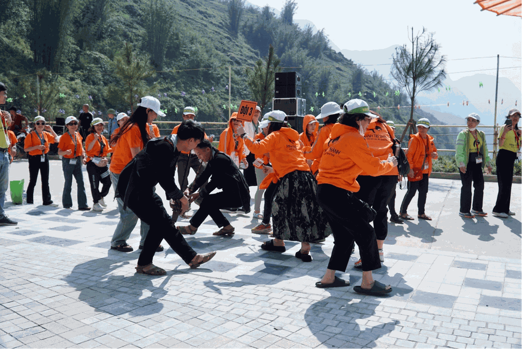 Muong Hoa Sa Pa 음식 축제는 첫날 방문객으로 가득 찼습니다. - 6