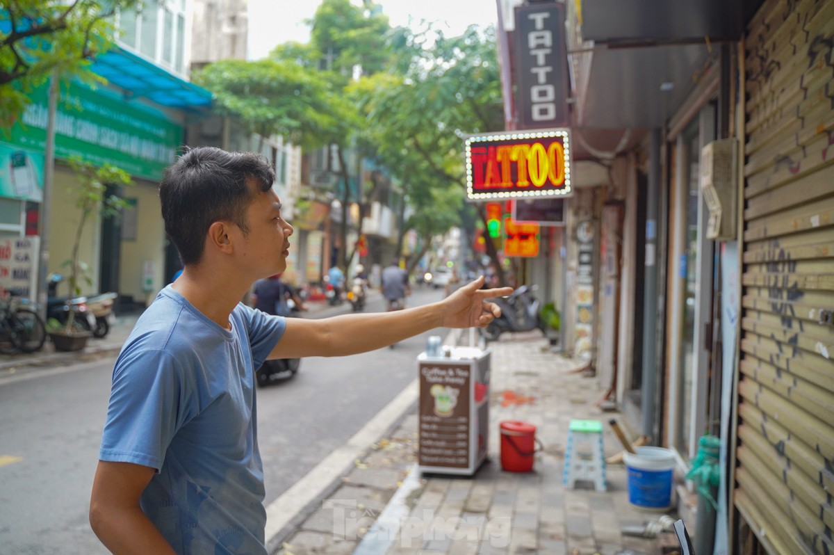 Hàng loạt ngôi nhà, cửa hàng mặt tiền quận Tây Hồ bị vẽ bậy ảnh 6