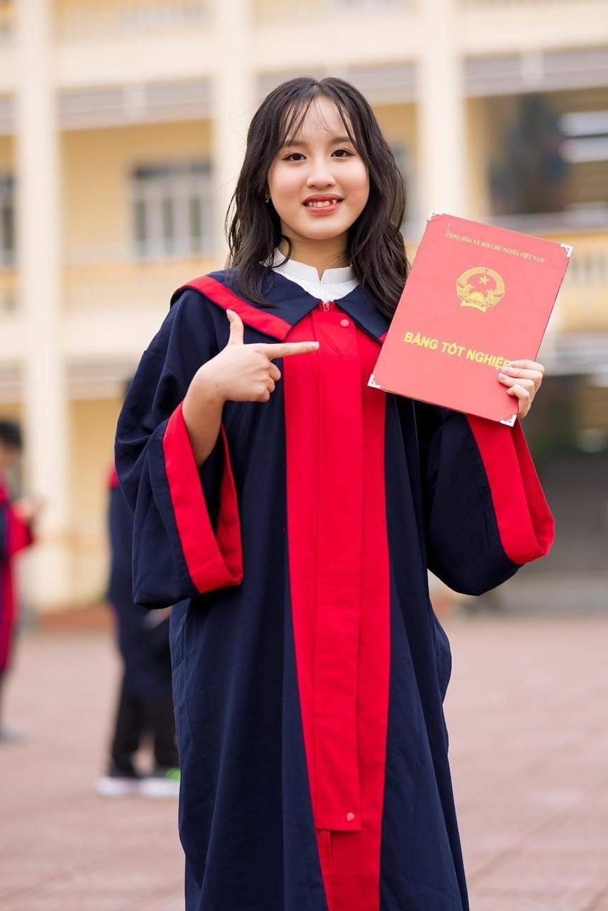 Chân dung thủ khoa thi vào lớp 10 Hải Phòng năm 2024 xin thêm 3 tờ giấy để viết văn - Ảnh 3.