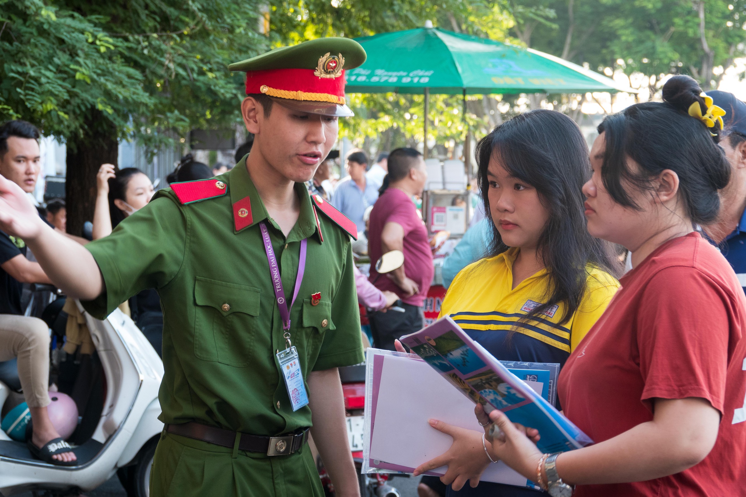 Hàng ngàn thí sinh tham dự kỳ thi giành suất vào các trường công an- Ảnh 2.