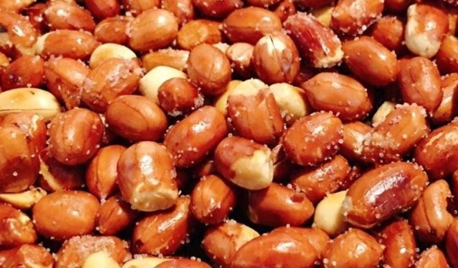 Increased uric acid should limit eating peanuts and some foods rich in purines.