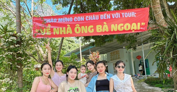 Tổ chức tour nhà ngoại, in băng rôn chào đón cháu nghỉ hè, dân mạng cười ngất