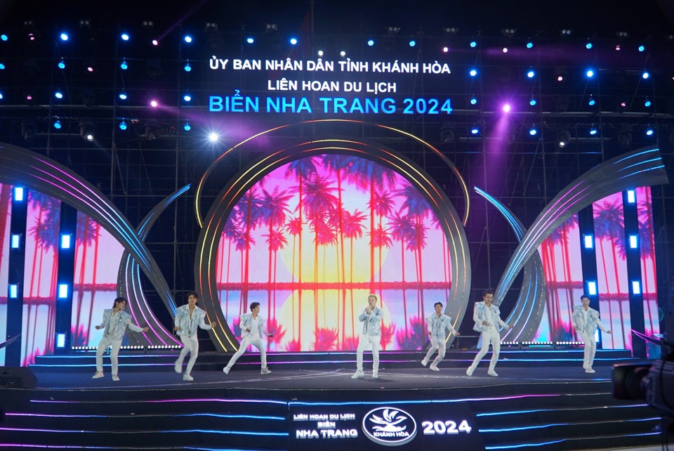Das Nha Trang Sea Tourism Festival 2024 eröffnet einen pulsierenden Sommer.