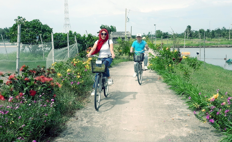 Du khách tham quan Cồn Chim (Trà Vinh). Ảnh: Hoài Nam