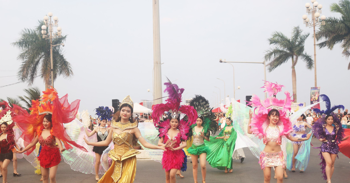 Sắc màu lễ hội đường phố Đồng Hới