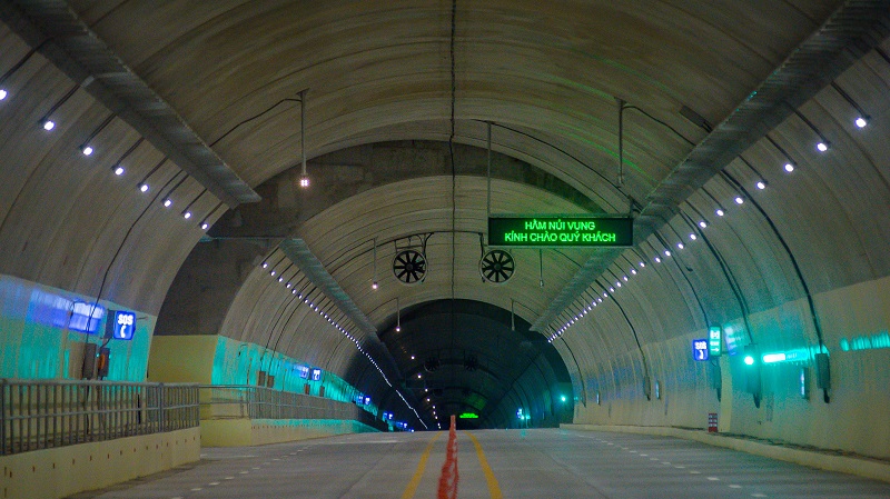 Nui Vung road tunnel project on Cam Lam - Vinh Hao highway.