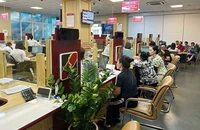 People buy SJC gold bars at Agribank branch.