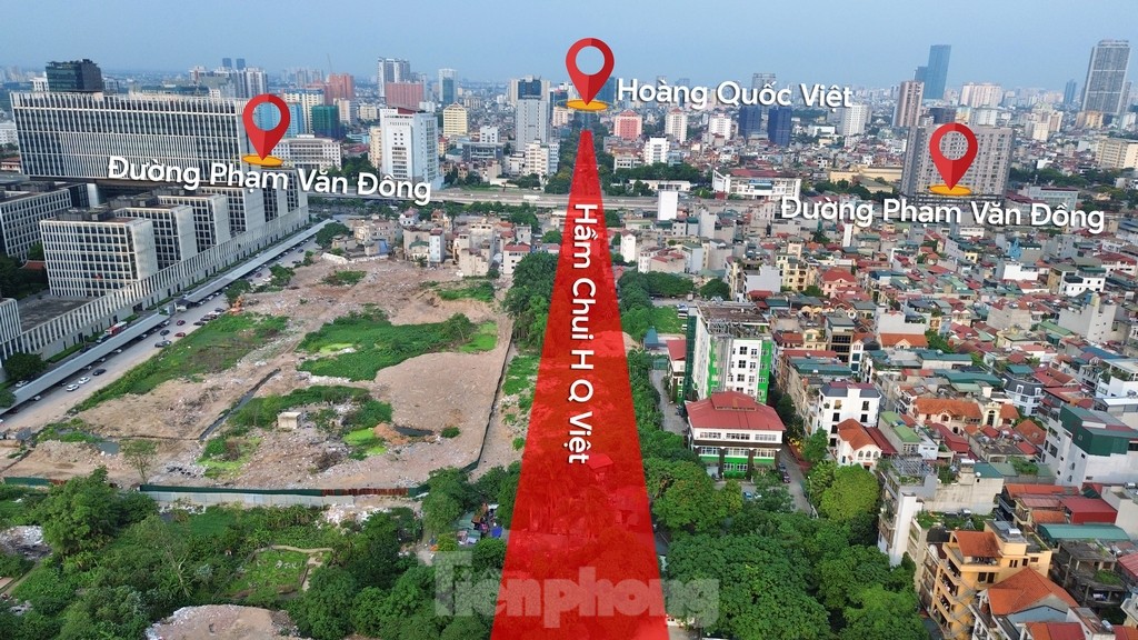 ទិដ្ឋភាពបែប Panoramic នៃទីតាំងដែលផ្លូវក្រោមដីនឹងត្រូវបានសាងសង់នៅចំនុចប្រសព្វ Hoang Quoc Viet - Pham Van Dong - Tran Vy រូបថត 1