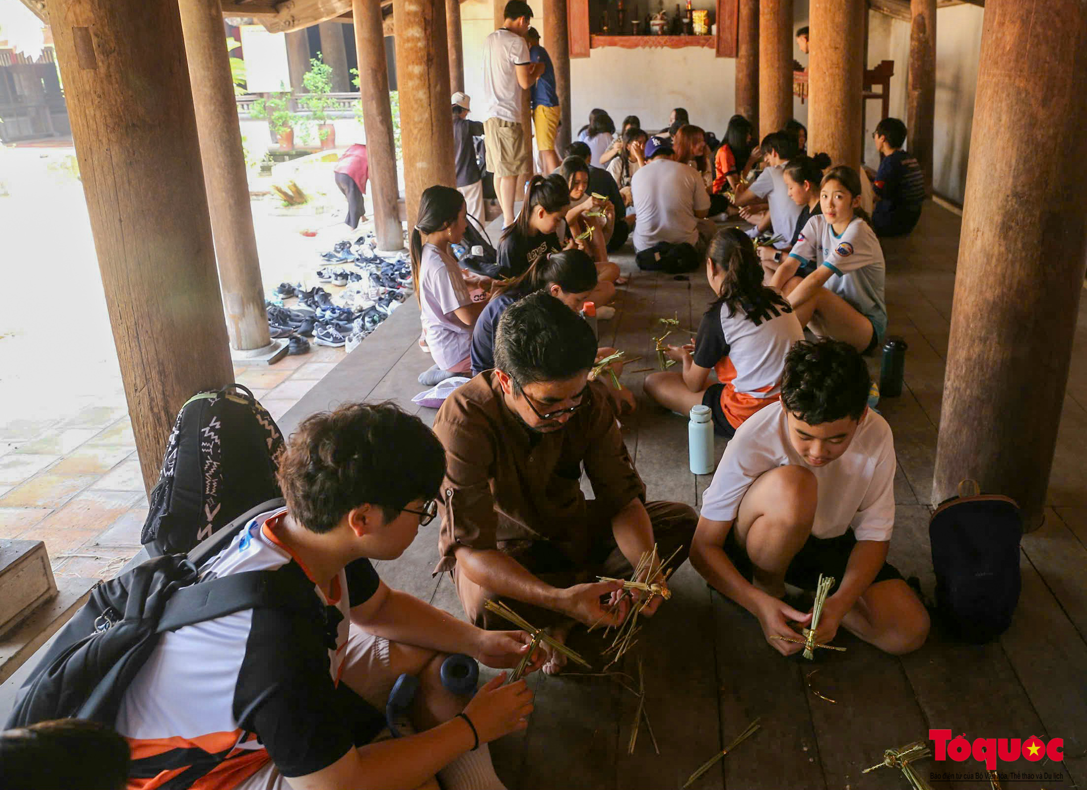 Nghệ nhân làng cổ Đường Lâm biến rơm, rạ thành sản phẩm du lịch hấp dẫn - Ảnh 10.