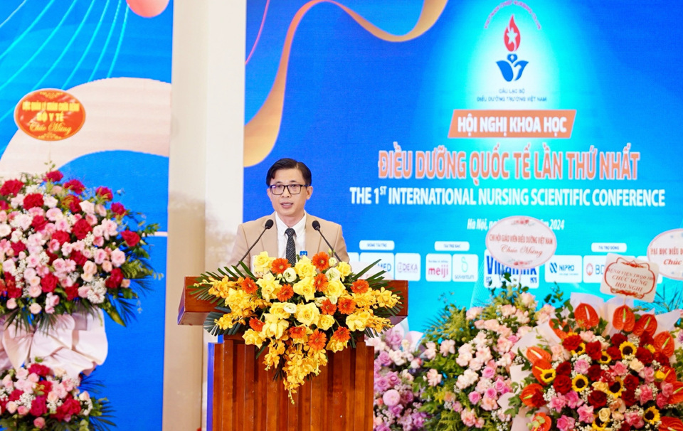 Mr. Le Van Duc - Marketing Director of Medical Channel, Vietnam Dairy Products Joint Stock Company spoke at the event.