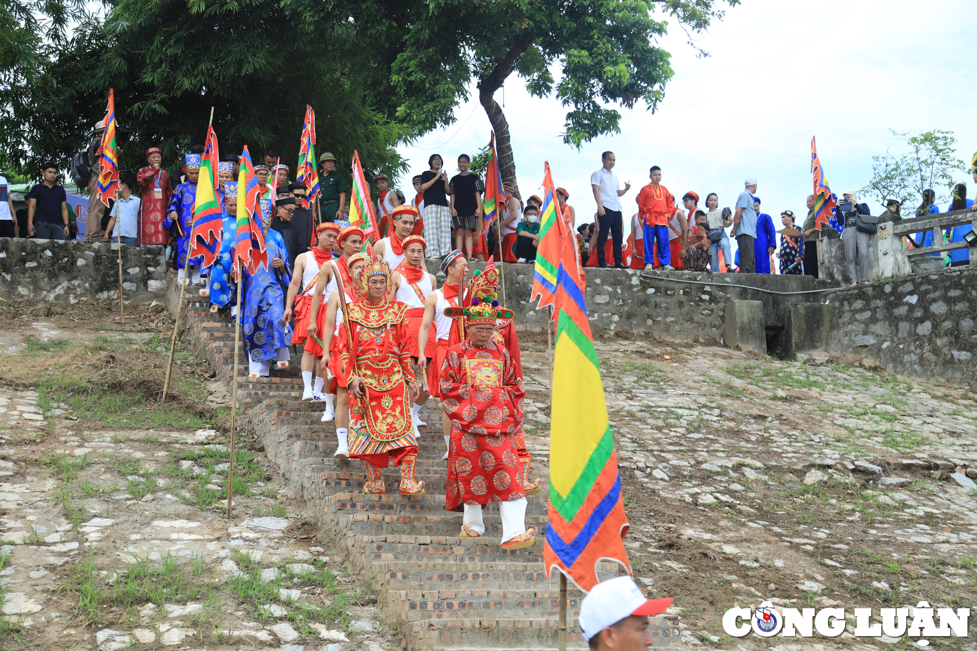 Hanoi: muchas actividades especiales en el festival tradicional de Dinh Chem, foto 2