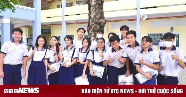 Plus de 1 700 candidats ont obtenu des notes parfaites à l'examen d'anglais pour les élèves de 10e année à Ho Chi Minh-Ville.