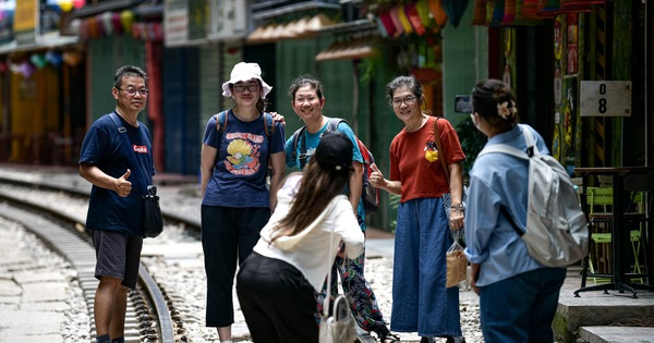 Westerners still flock to the train track cafe after the incident where a girl ran onto the tracks to take pictures.