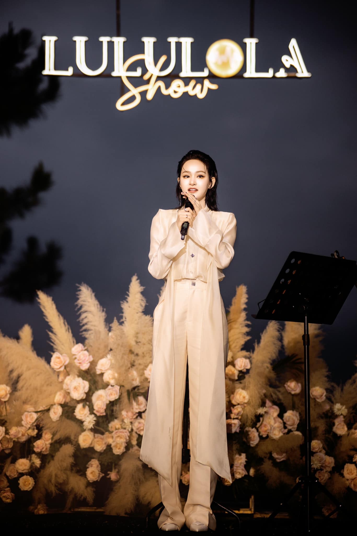 Hiền Hồ: 