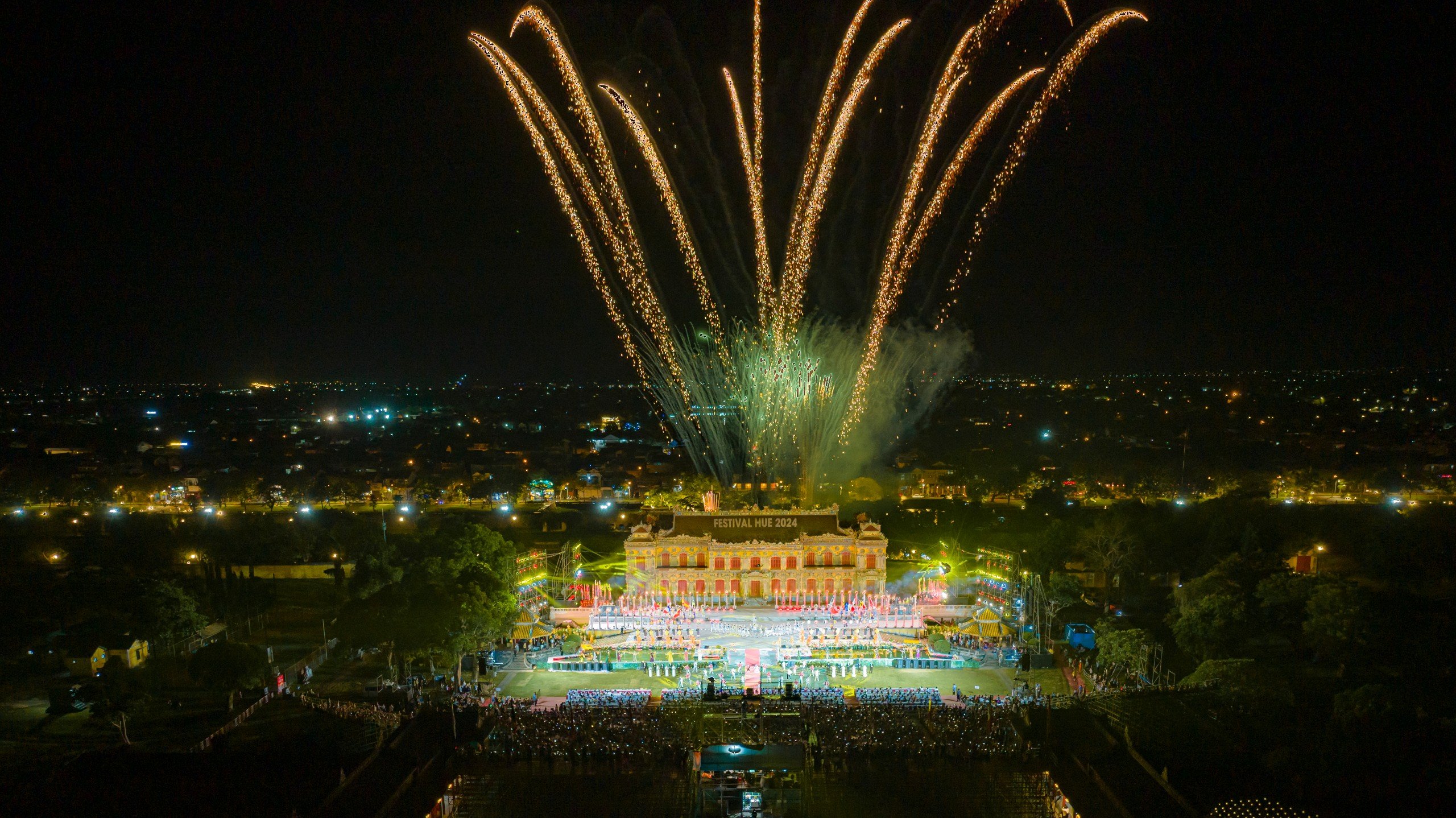 Những hình ảnh và thống kê ấn tượng tại Tuần lễ Festival nghệ thuật Quốc tế Huế 2024 - Ảnh 15.