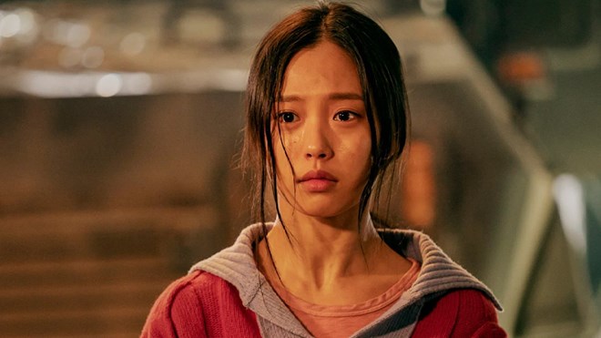 이 미인은 송강과 이도현 두 사람과 특별한 인연을 맺고 있다.